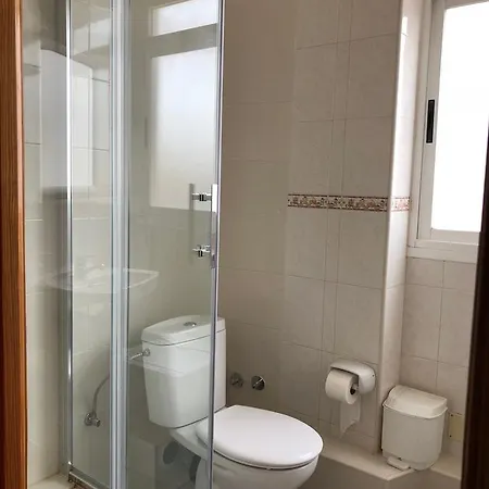 Casa De Huespedes El Almendro بيت ضيافة 4*
